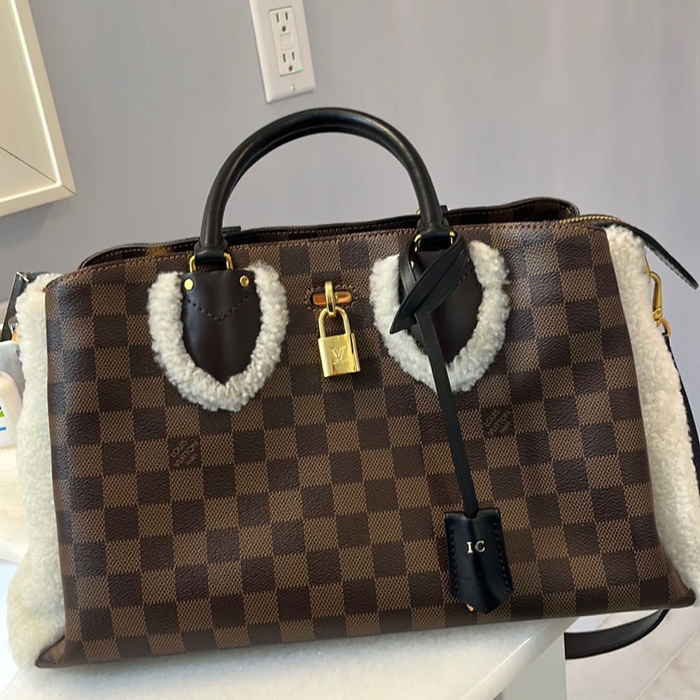 LOUIS VUITTON
DAMIER EBENE SHEARLING NORMANDY